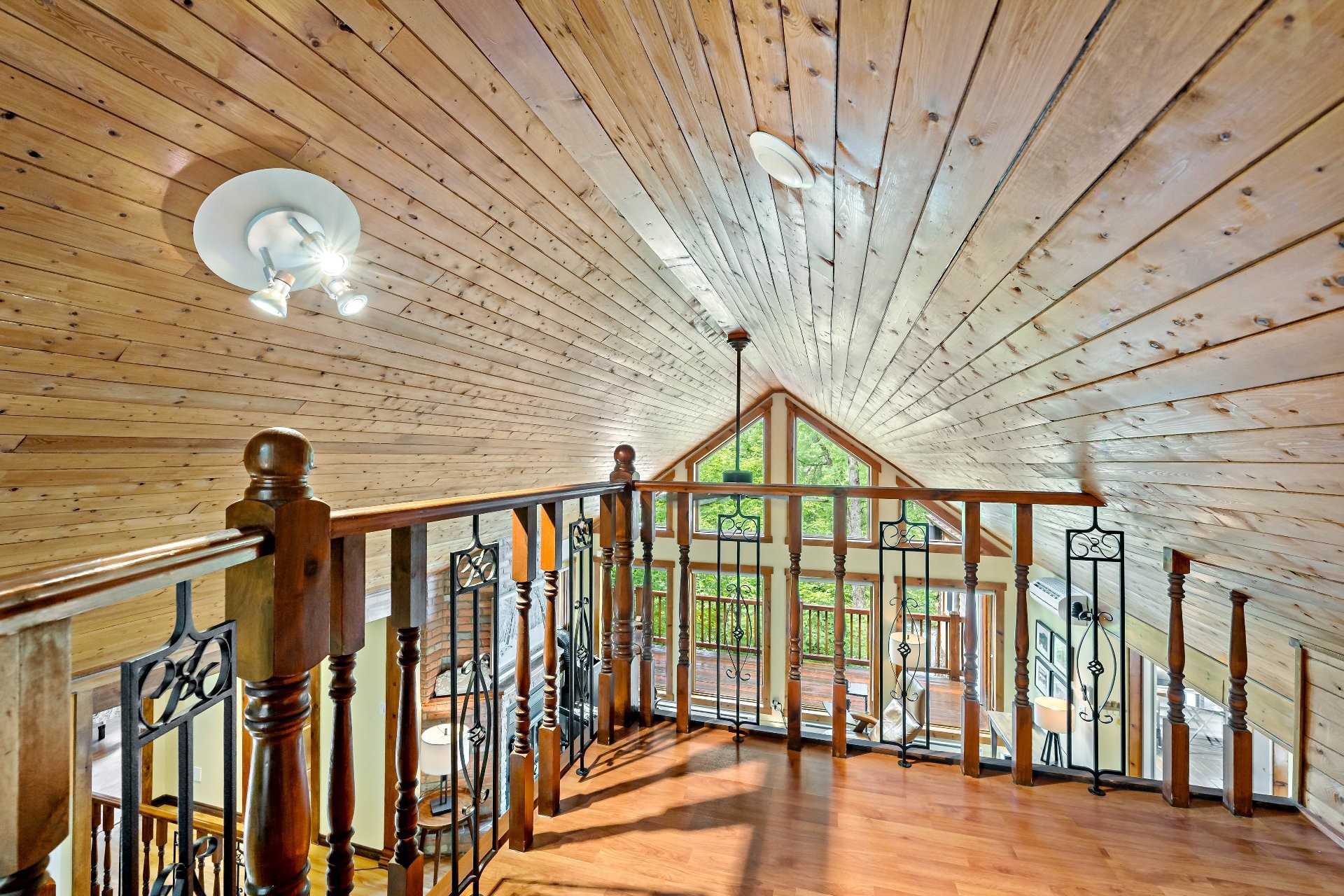 









3385


Ch. du Lac-Supérieur

,
Lac-Supérieur,




QC
J0T1P0

