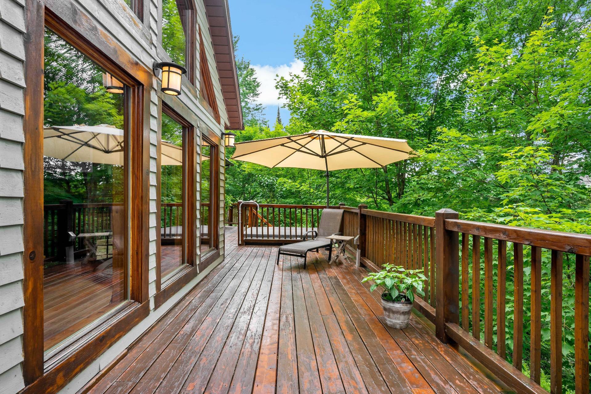 









3385


Ch. du Lac-Supérieur

,
Lac-Supérieur,




QC
J0T1P0

