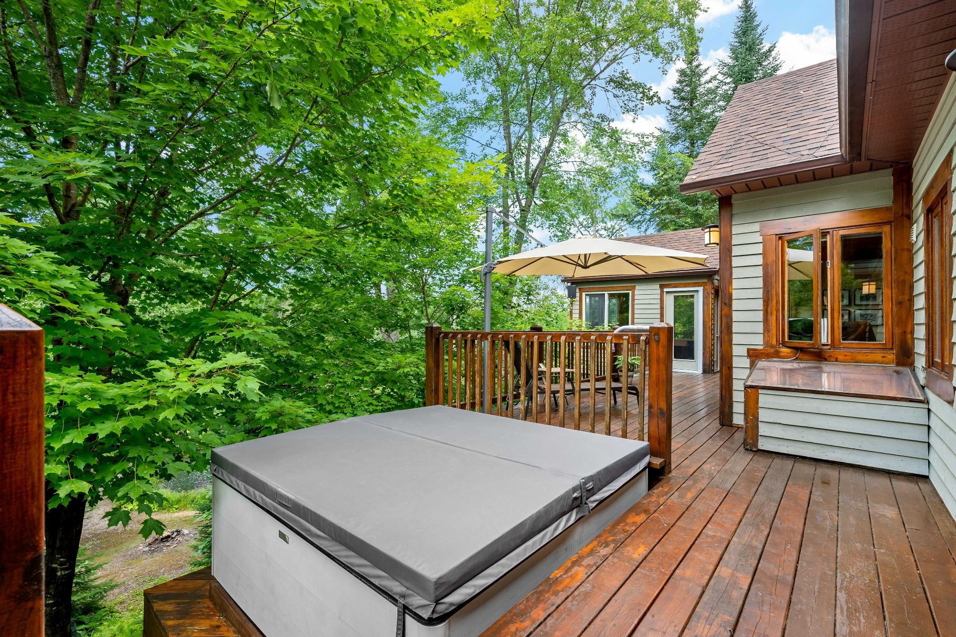 









3385


Ch. du Lac-Supérieur

,
Lac-Supérieur,




QC
J0T1P0

