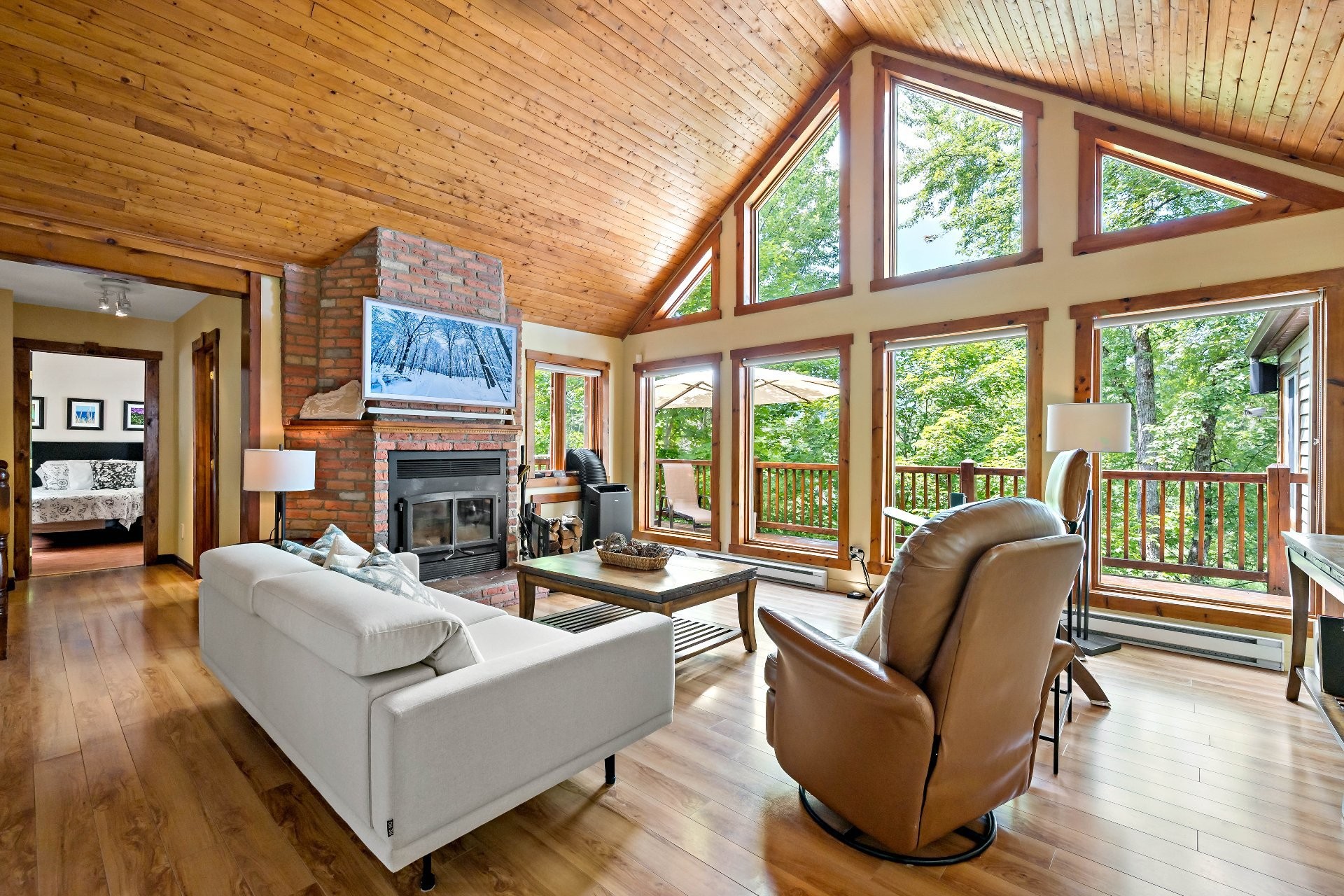 









3385


Ch. du Lac-Supérieur

,
Lac-Supérieur,




QC
J0T1P0

