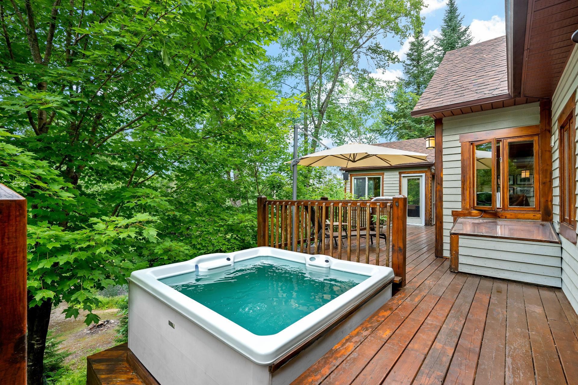 









3385


Ch. du Lac-Supérieur

,
Lac-Supérieur,




QC
J0T1P0

