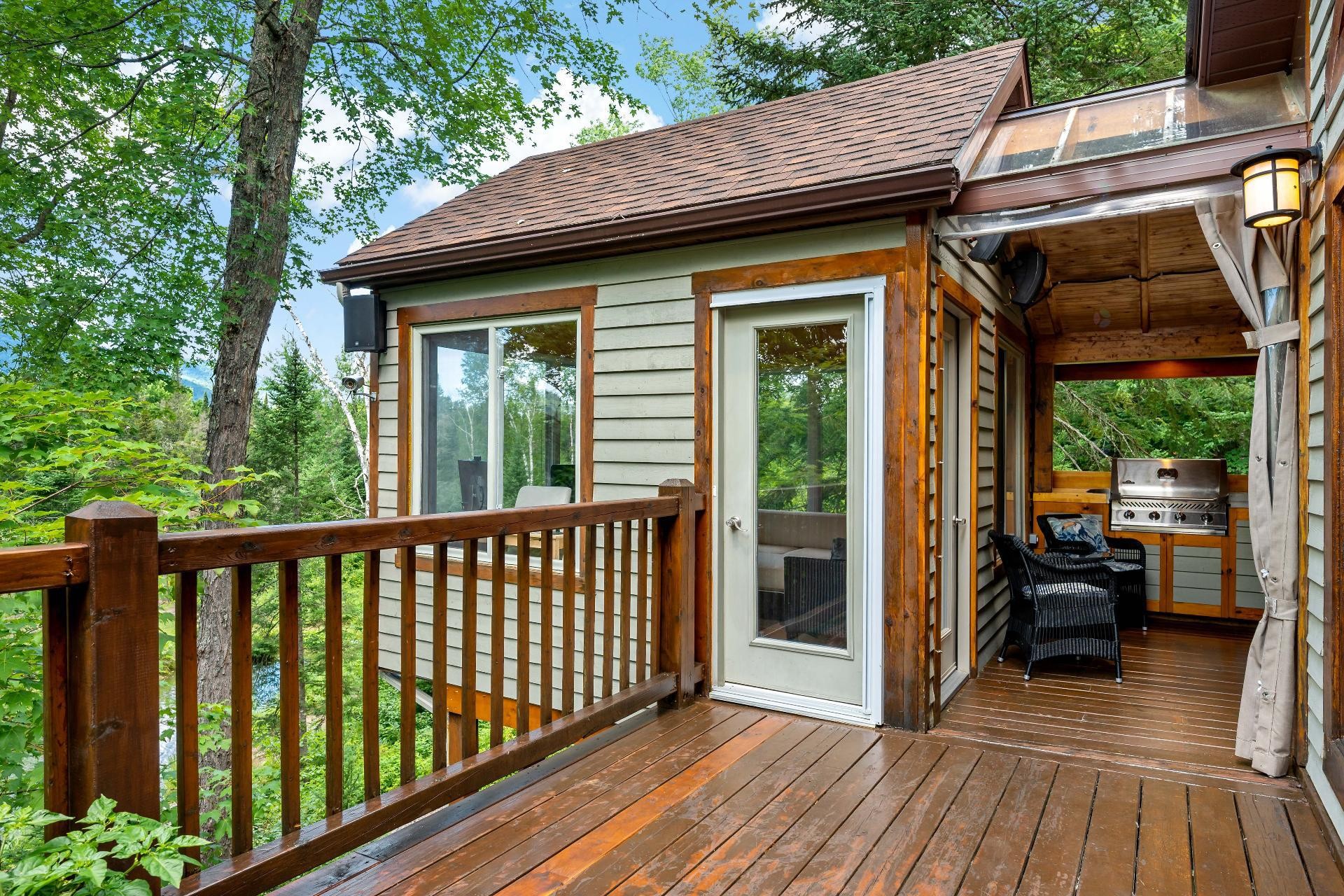 









3385


Ch. du Lac-Supérieur

,
Lac-Supérieur,




QC
J0T1P0

