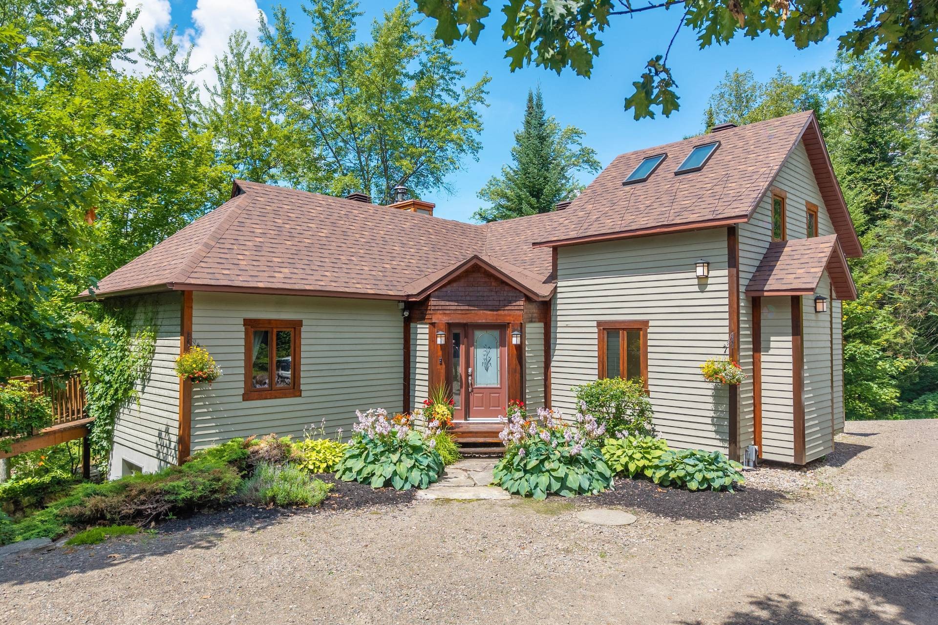 









3385


Ch. du Lac-Supérieur

,
Lac-Supérieur,




QC
J0T1P0


