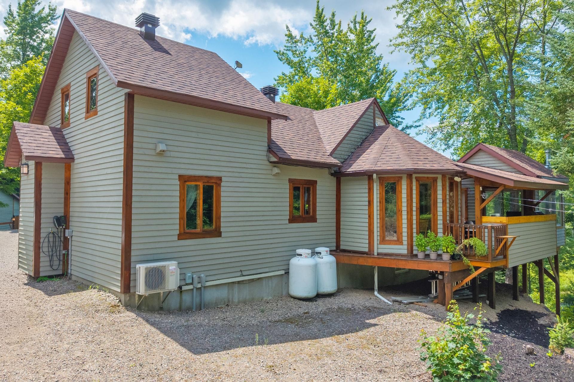 









3385


Ch. du Lac-Supérieur

,
Lac-Supérieur,




QC
J0T1P0


