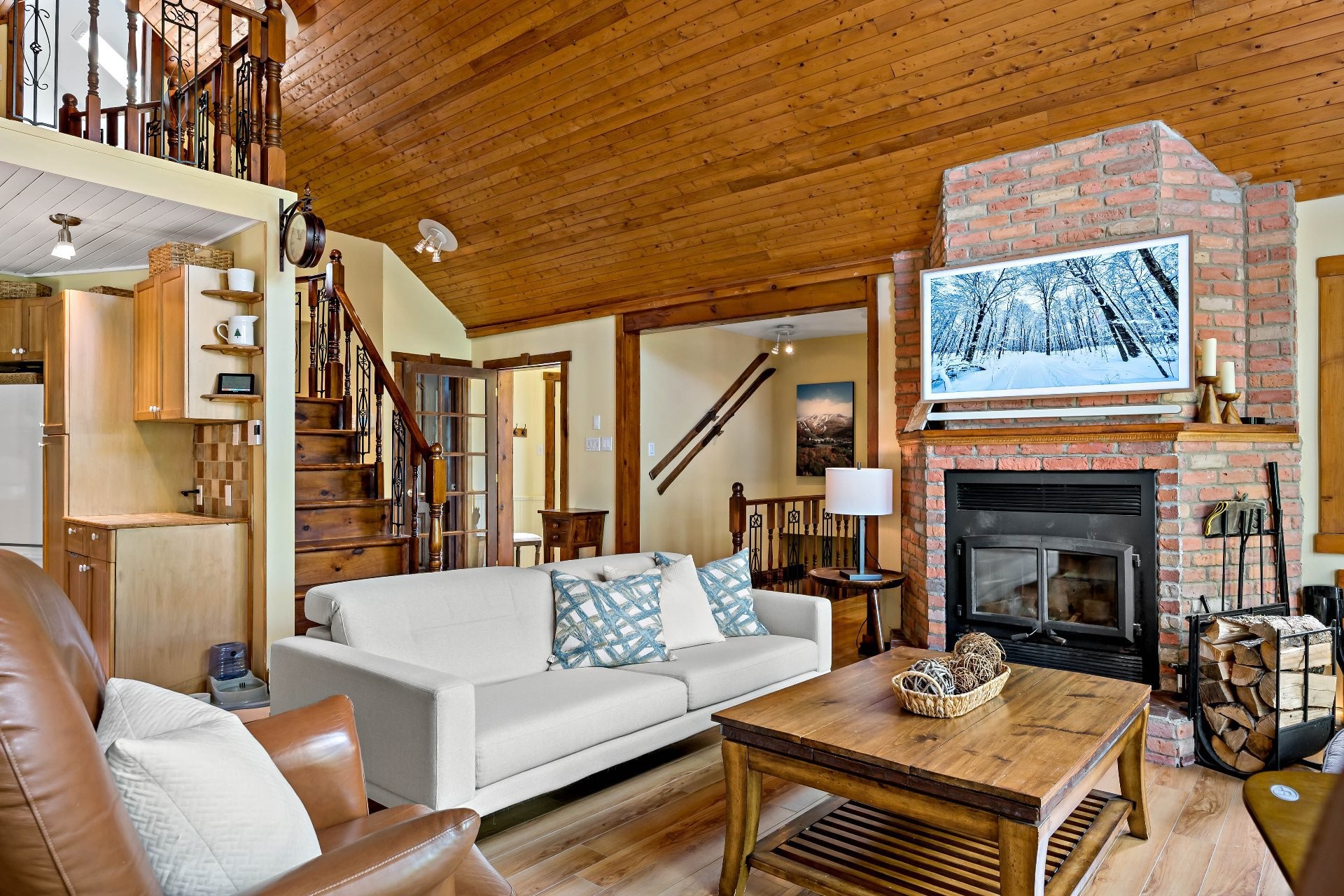 









3385


Ch. du Lac-Supérieur

,
Lac-Supérieur,




QC
J0T1P0

