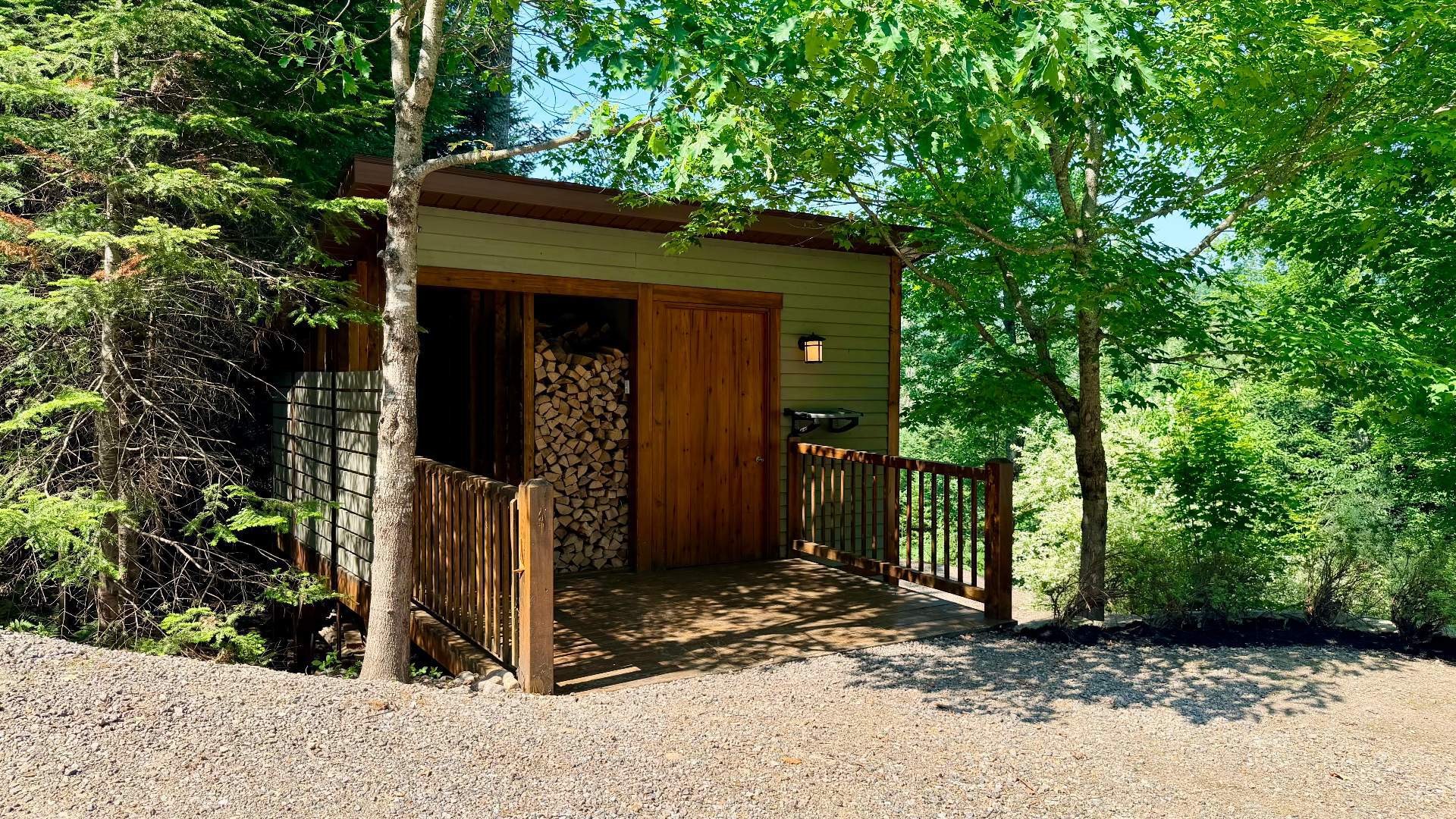 









3385


Ch. du Lac-Supérieur

,
Lac-Supérieur,




QC
J0T1P0

