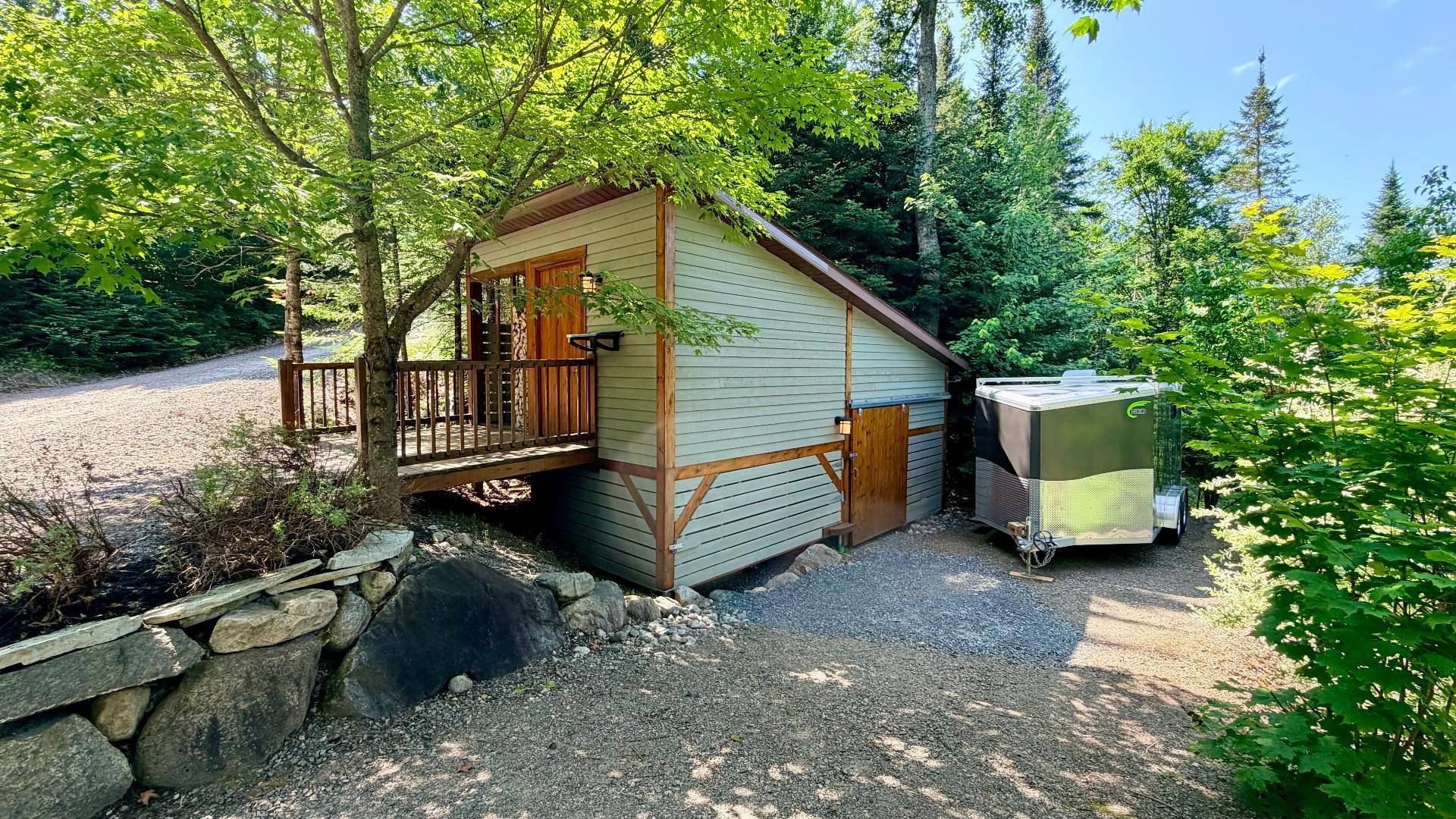 









3385


Ch. du Lac-Supérieur

,
Lac-Supérieur,




QC
J0T1P0

