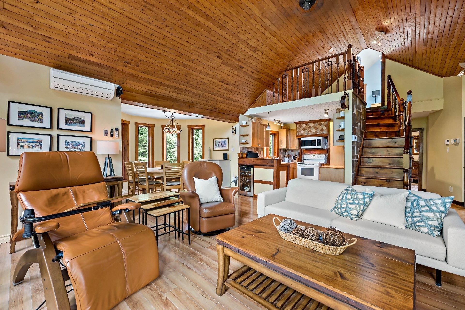 









3385


Ch. du Lac-Supérieur

,
Lac-Supérieur,




QC
J0T1P0


