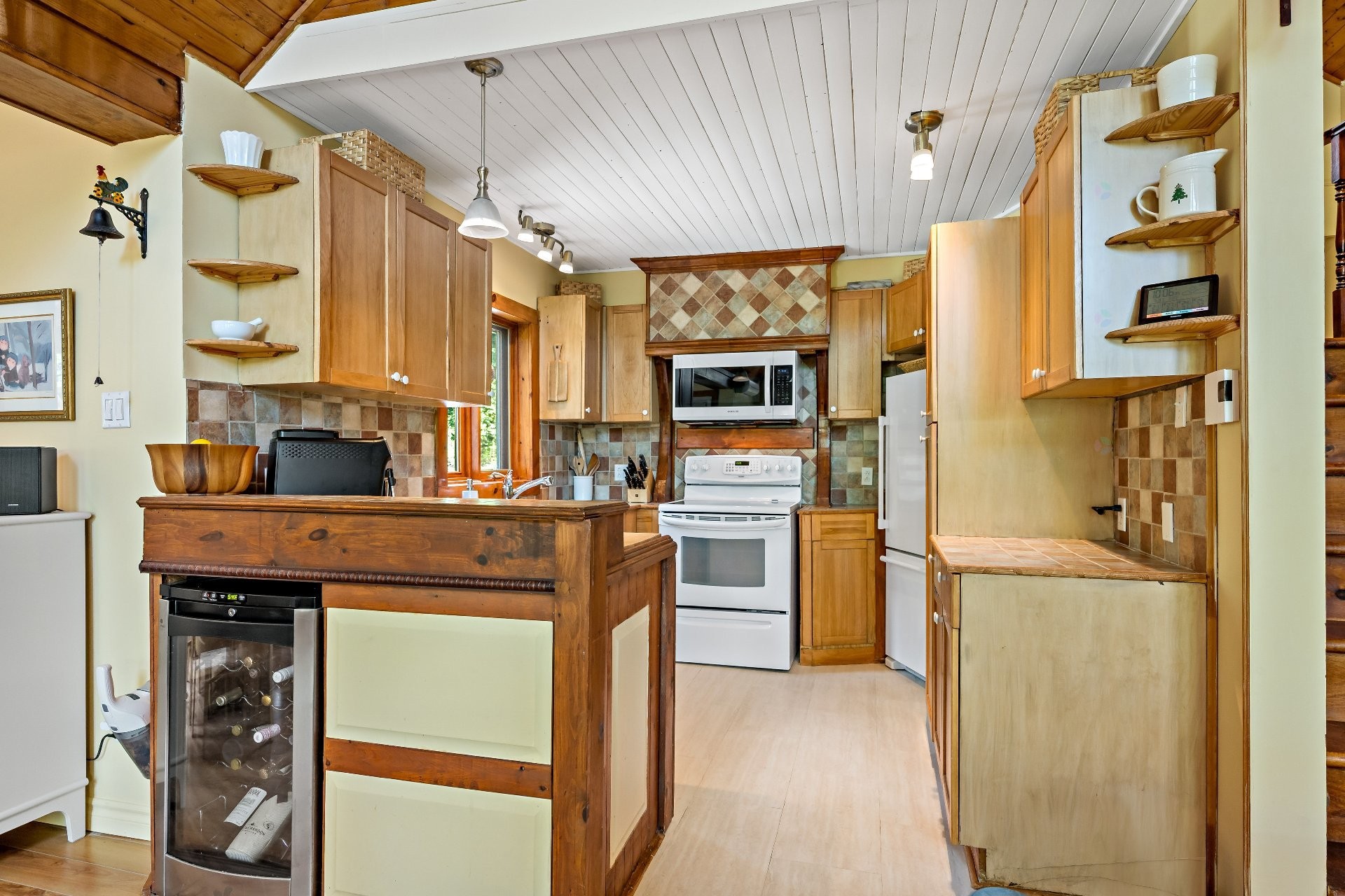 









3385


Ch. du Lac-Supérieur

,
Lac-Supérieur,




QC
J0T1P0

