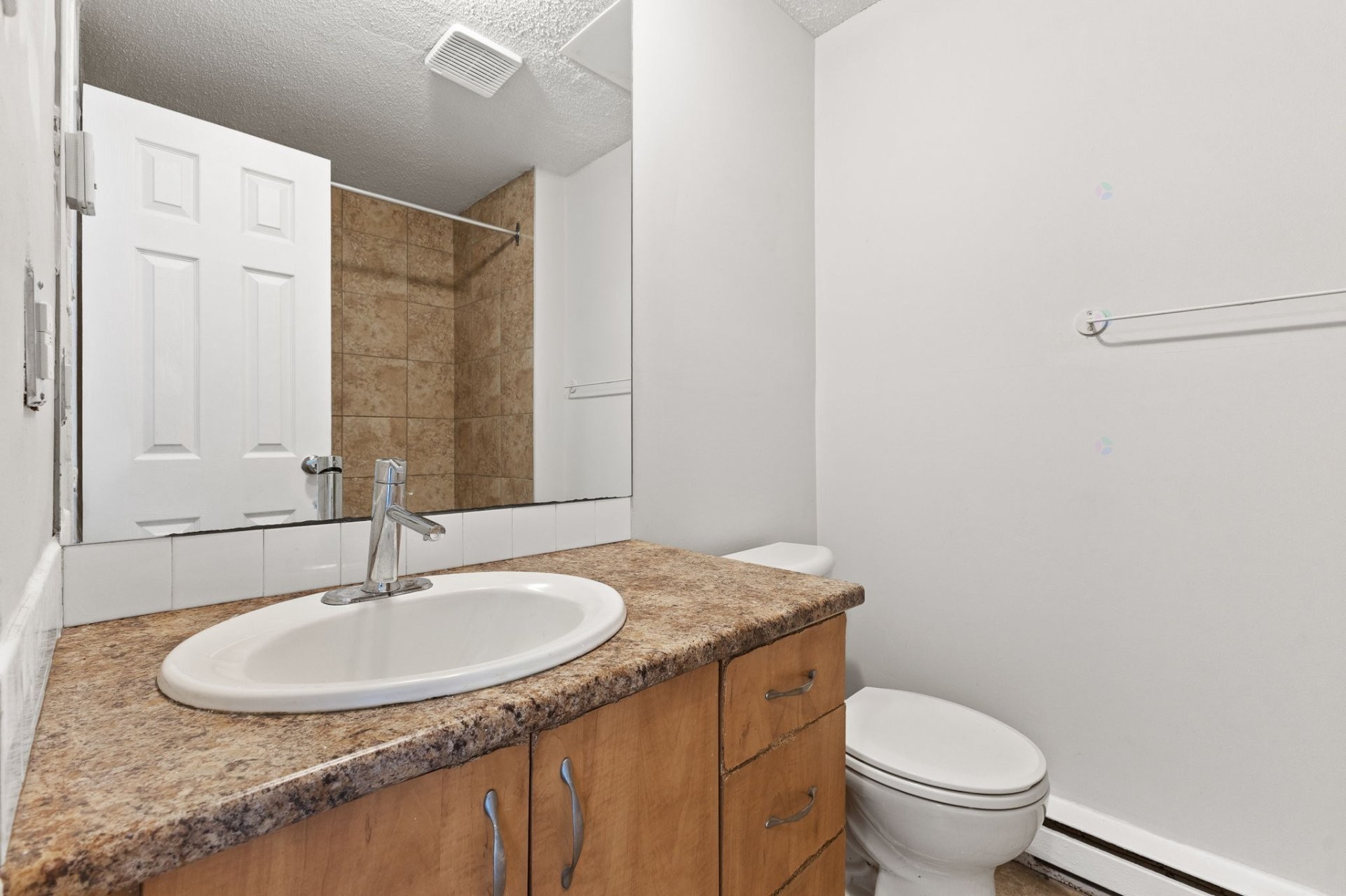 









90


Ch. Eardley

, 104,
Gatineau (Aylmer),




QC
J9H4K2

