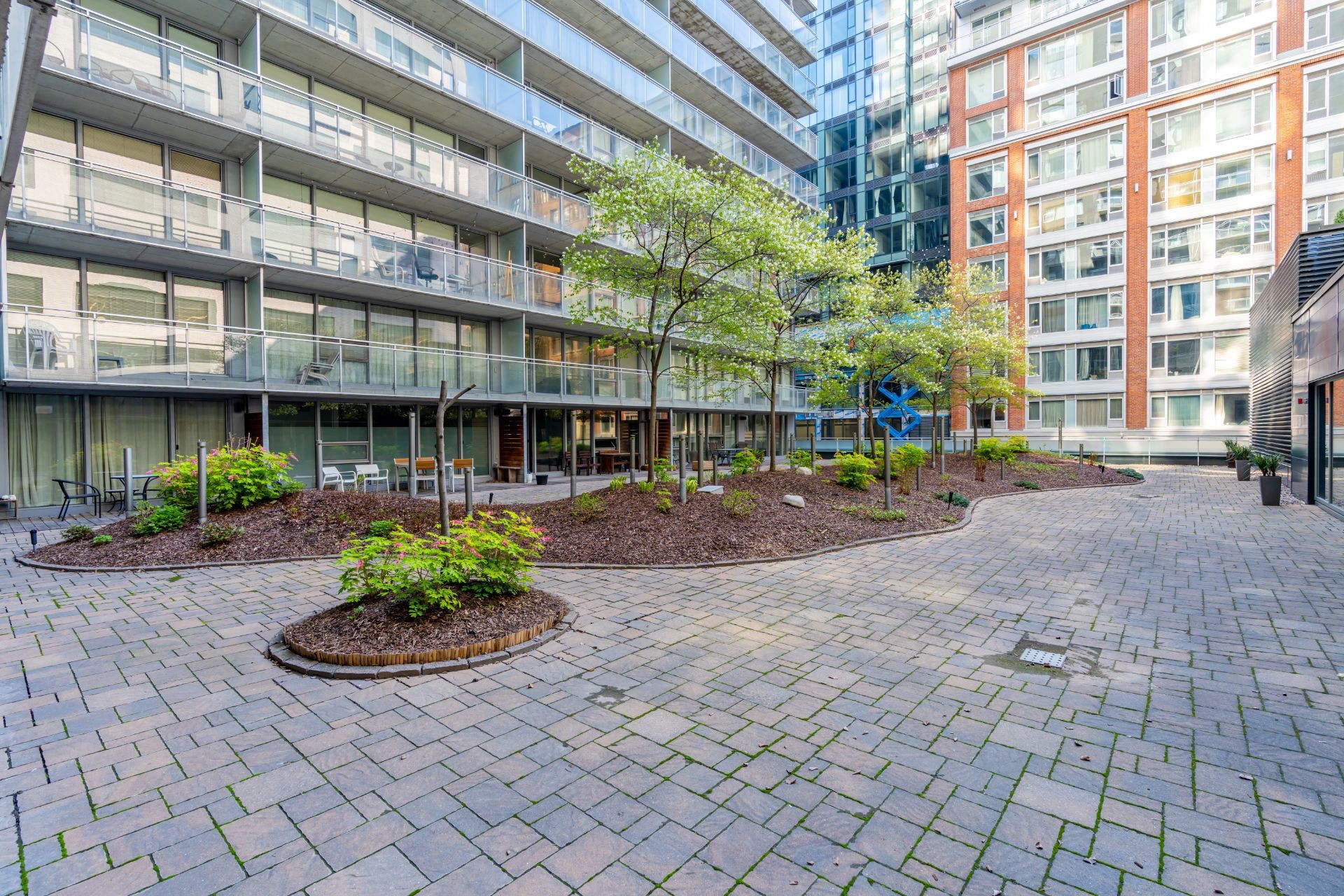 









350


Boul. De Maisonneuve O.

, 1805,
Montréal (Ville-Marie),




QC
H3A0B4

