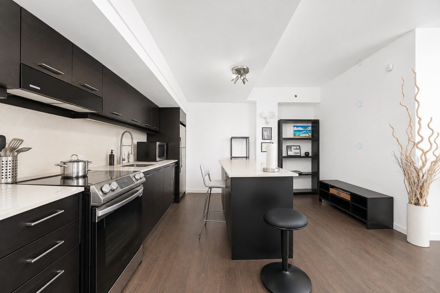 









350


Boul. De Maisonneuve O.

, 1805,
Montréal (Ville-Marie),




QC
H3A0B4

