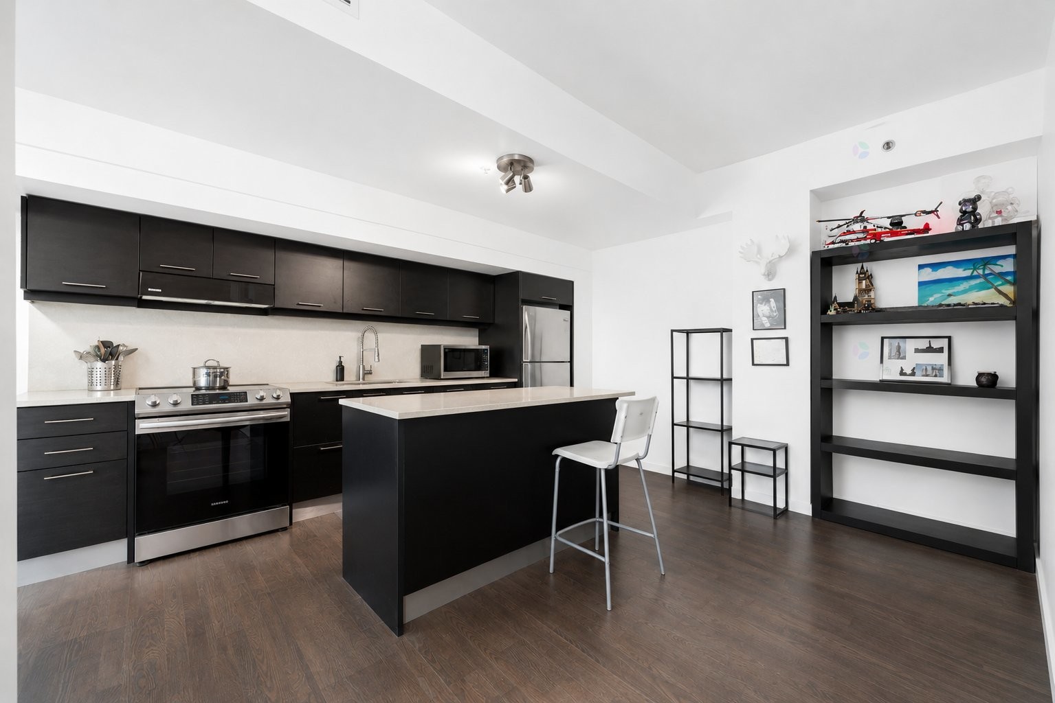 









350


Boul. De Maisonneuve O.

, 1805,
Montréal (Ville-Marie),




QC
H3A0B4

