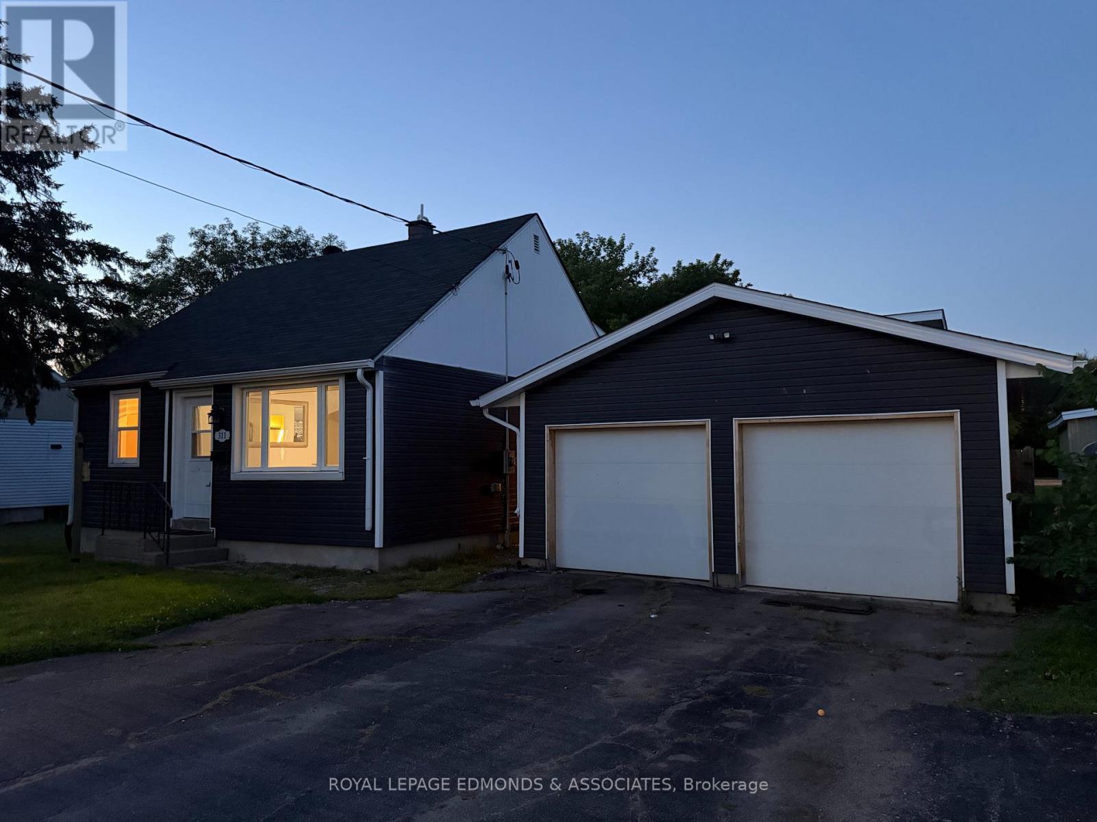 












311 JULIEN STREET

,
Pembroke,




Ontario
K8A3P6

