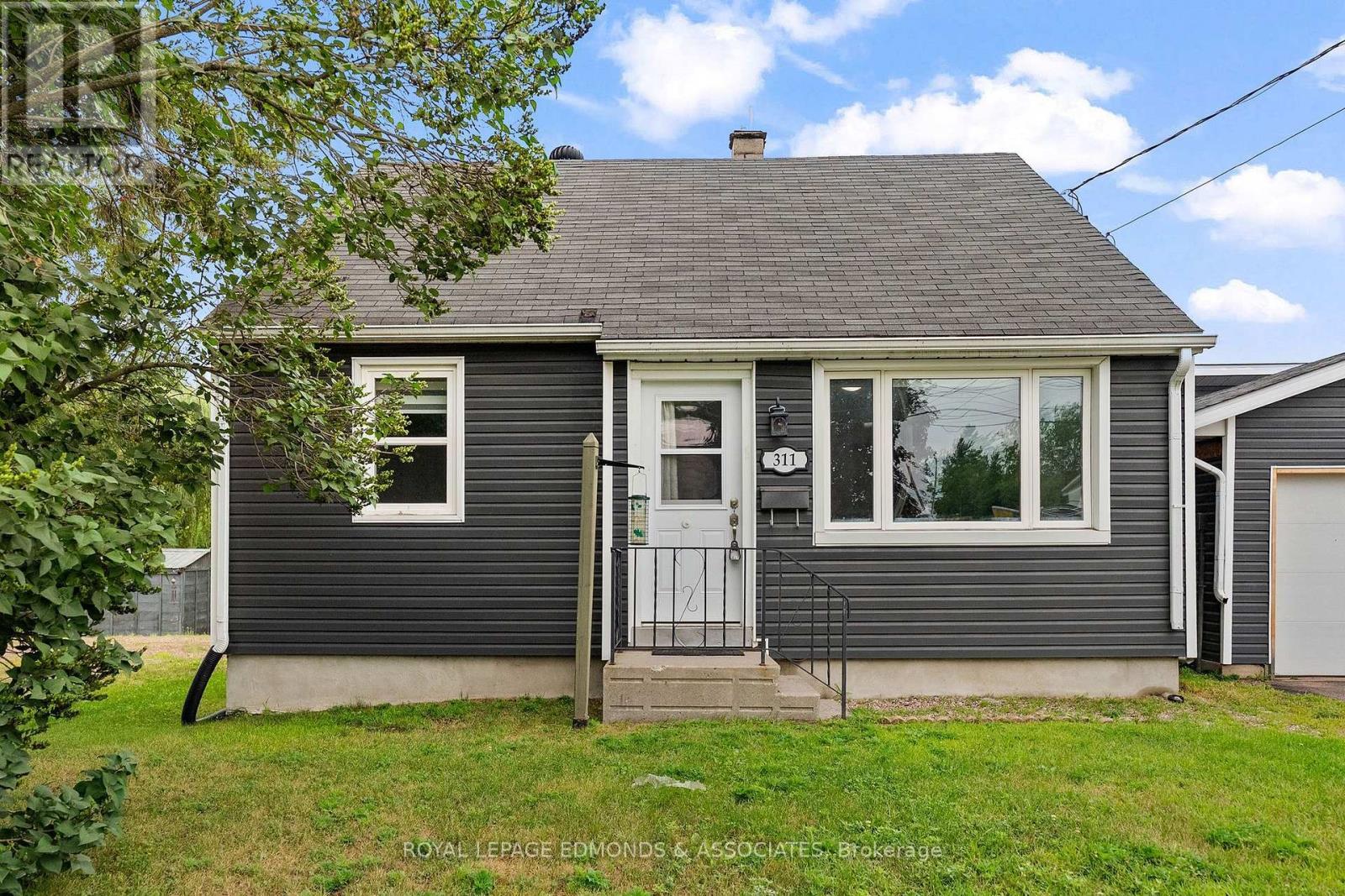 












311 JULIEN STREET

,
Pembroke,




Ontario
K8A3P6

