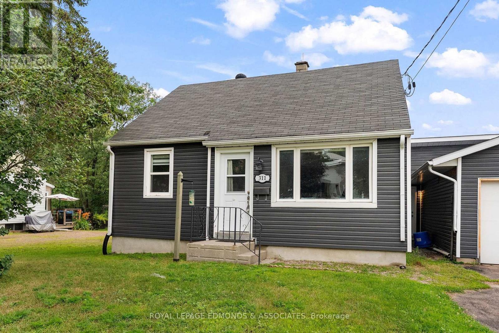 












311 JULIEN STREET

,
Pembroke,




Ontario
K8A3P6

