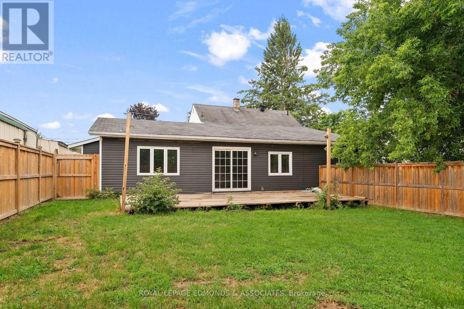 












311 JULIEN STREET

,
Pembroke,




Ontario
K8A3P6

