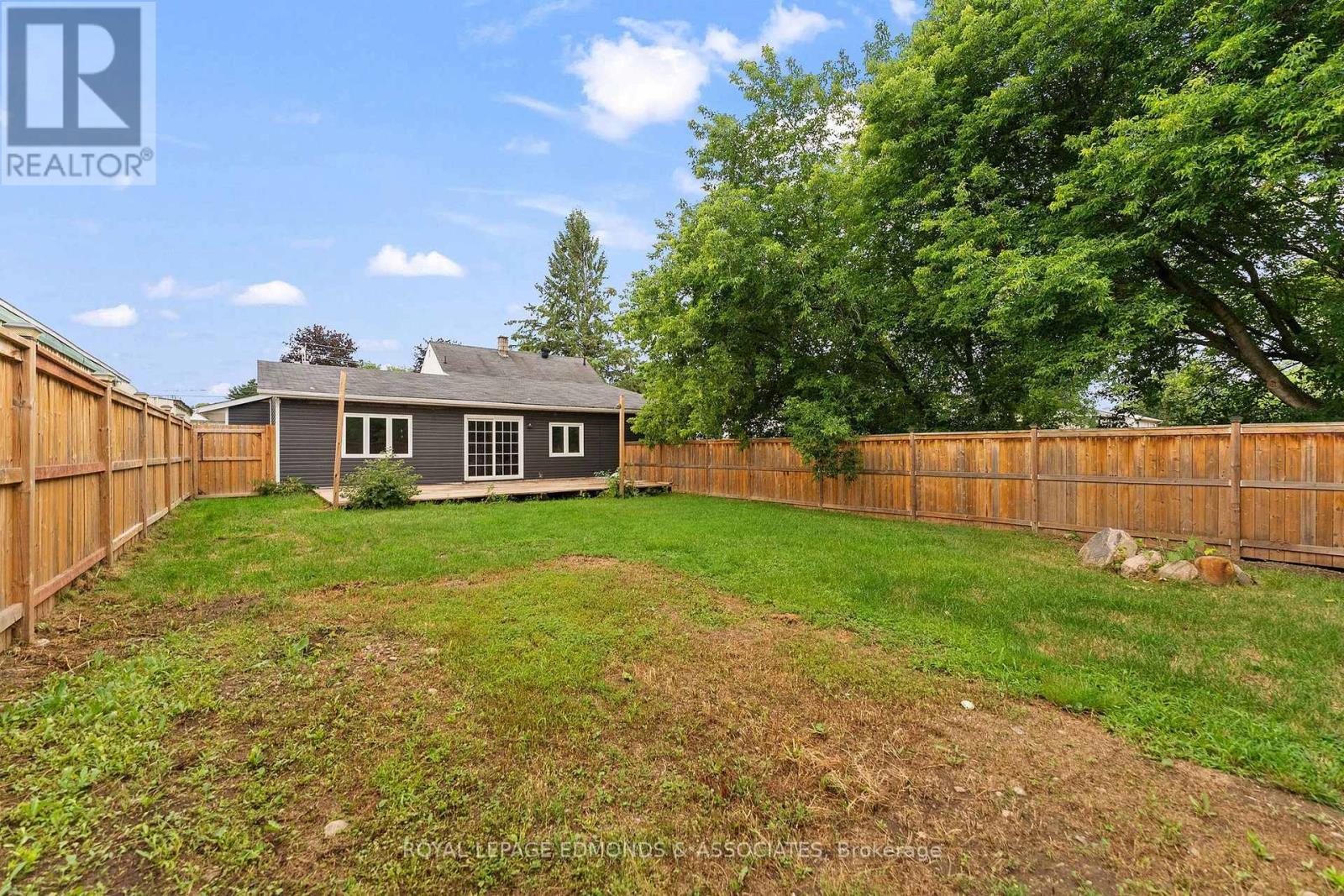 












311 JULIEN STREET

,
Pembroke,




Ontario
K8A3P6

