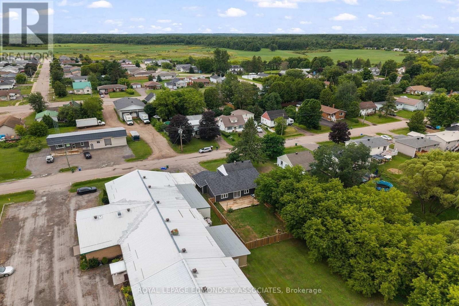 












311 JULIEN STREET

,
Pembroke,




Ontario
K8A3P6

