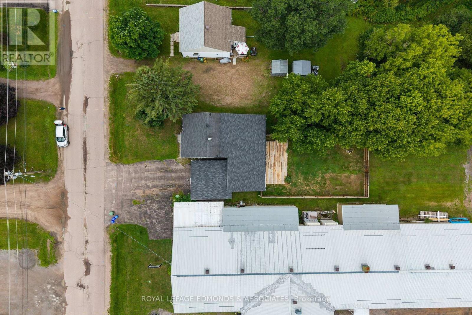 












311 JULIEN STREET

,
Pembroke,




Ontario
K8A3P6

