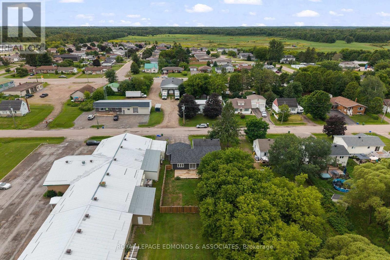 












311 JULIEN STREET

,
Pembroke,




Ontario
K8A3P6

