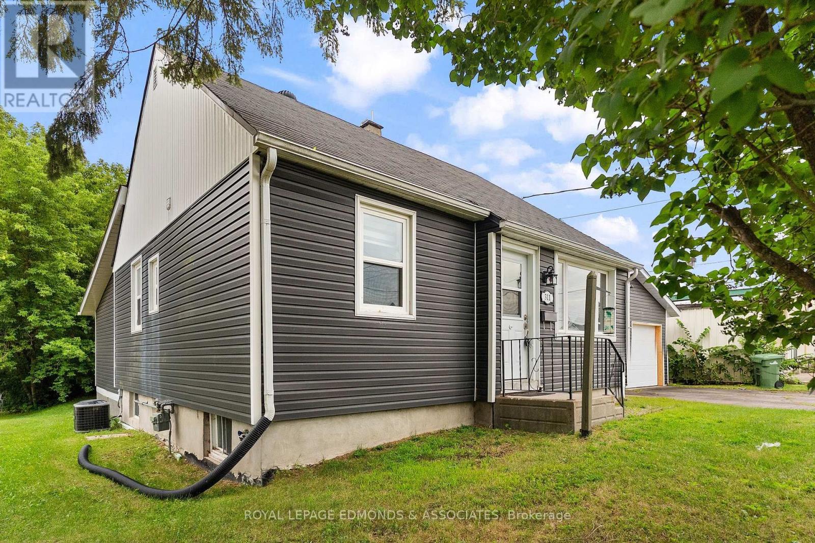 












311 JULIEN STREET

,
Pembroke,




Ontario
K8A3P6

