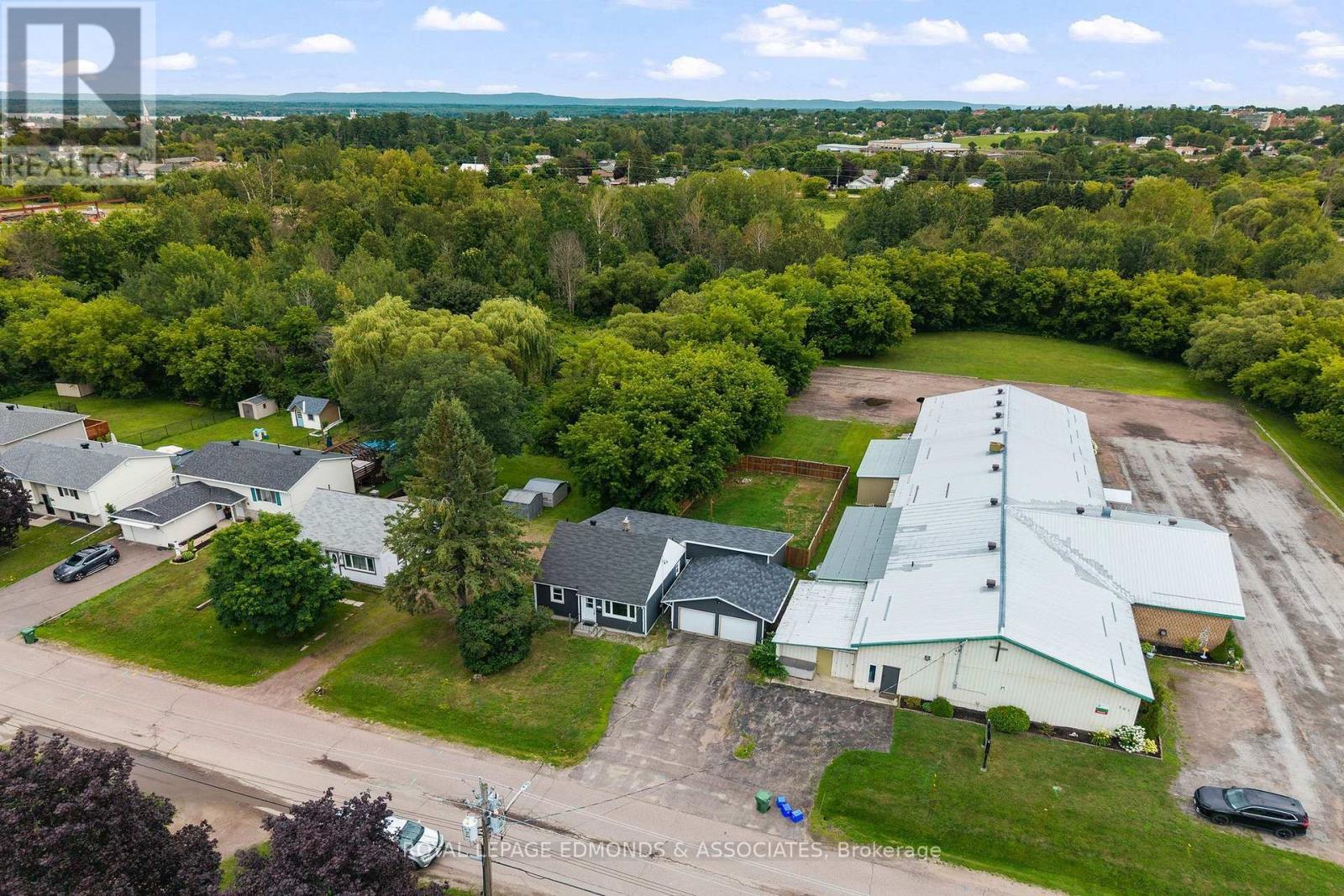 












311 JULIEN STREET

,
Pembroke,




Ontario
K8A3P6

