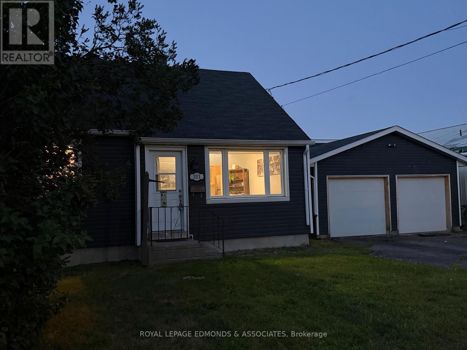 












311 JULIEN STREET

,
Pembroke,




Ontario
K8A3P6

