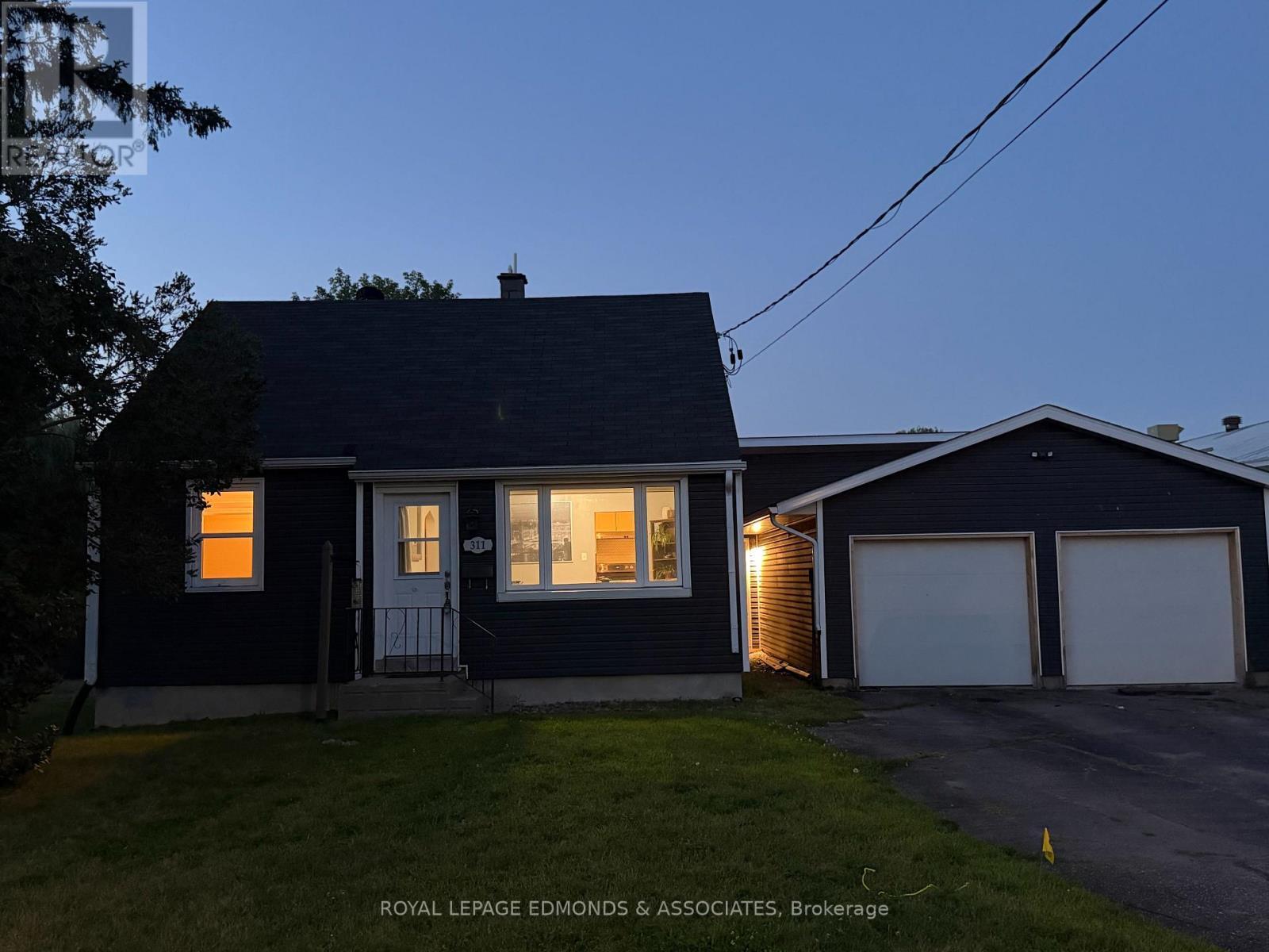 












311 JULIEN STREET

,
Pembroke,




Ontario
K8A3P6

