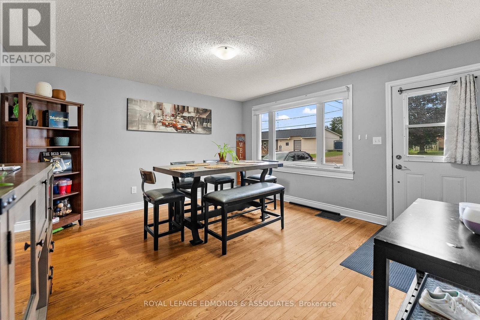












311 JULIEN STREET

,
Pembroke,




Ontario
K8A3P6

