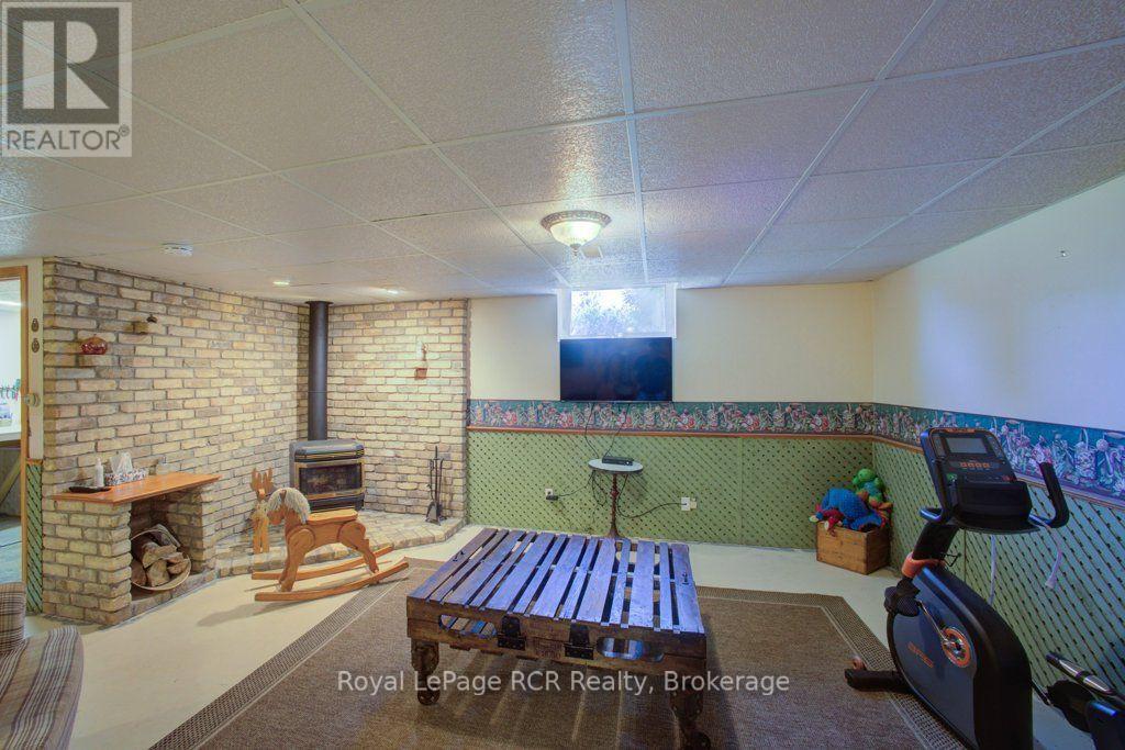 












7195 SIXTEENTH LINE

,
Mapleton,







Ontario
N0G1A0

