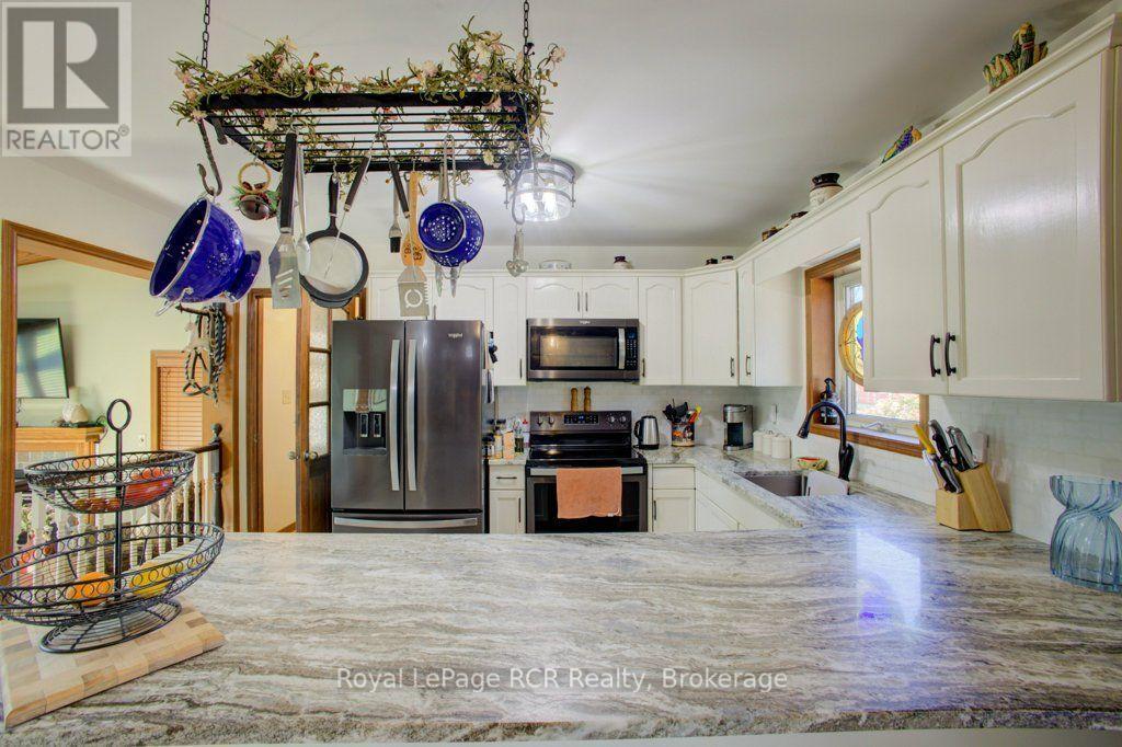 












7195 SIXTEENTH LINE

,
Mapleton,







Ontario
N0G1A0

