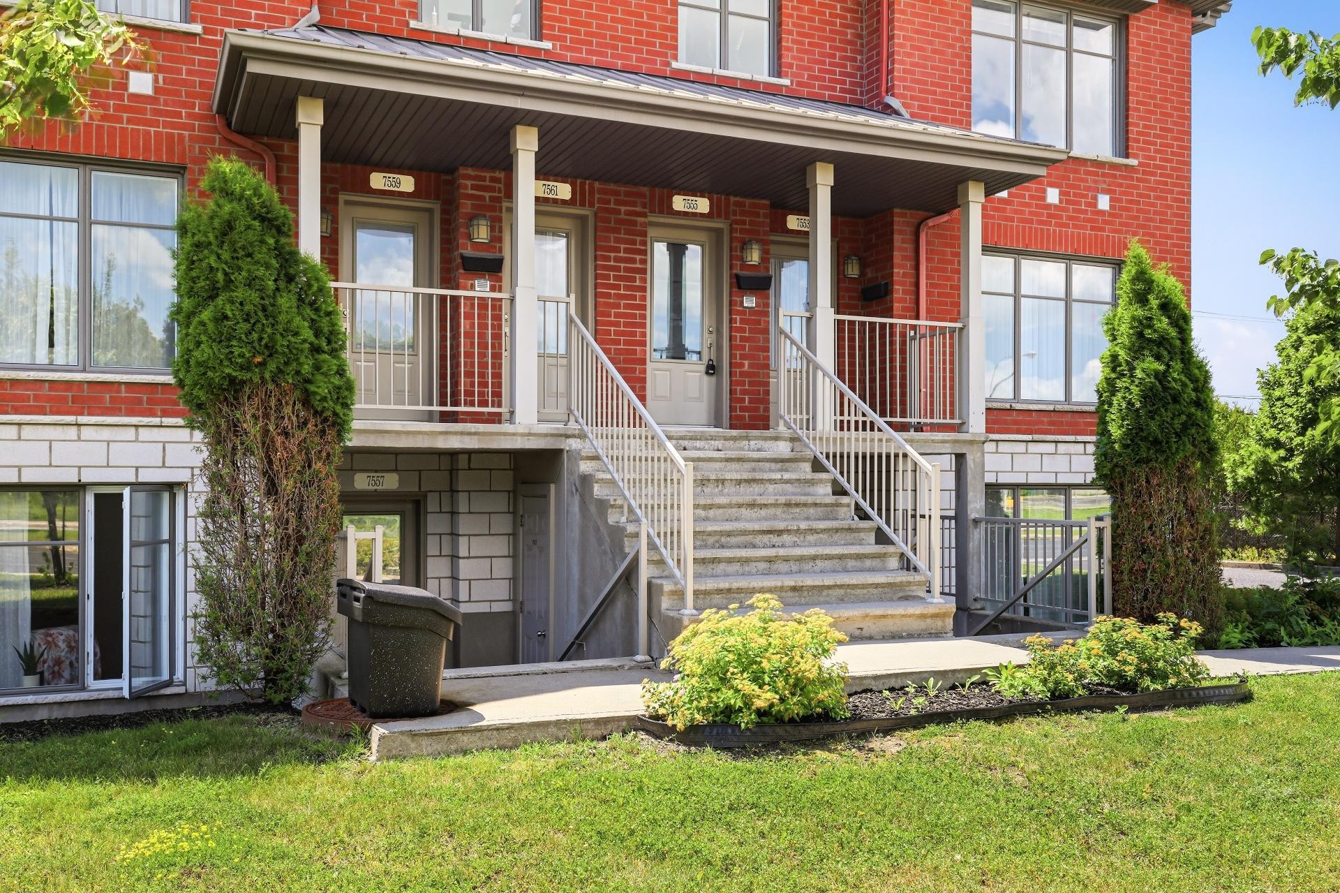 









7555


Boul. Cousineau

,
Longueuil (Saint-Hubert),




QC
J3Y0G4

