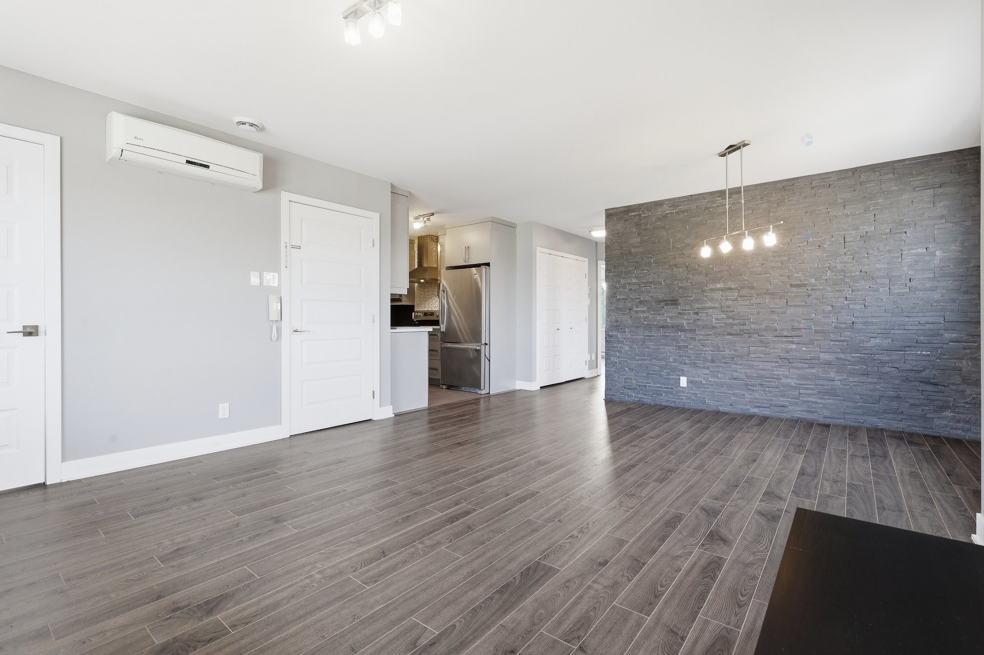 









7555


Boul. Cousineau

,
Longueuil (Saint-Hubert),




QC
J3Y0G4

