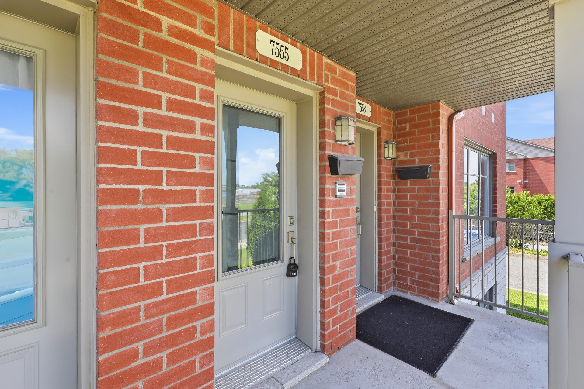 









7555


Boul. Cousineau

,
Longueuil (Saint-Hubert),




QC
J3Y0G4

