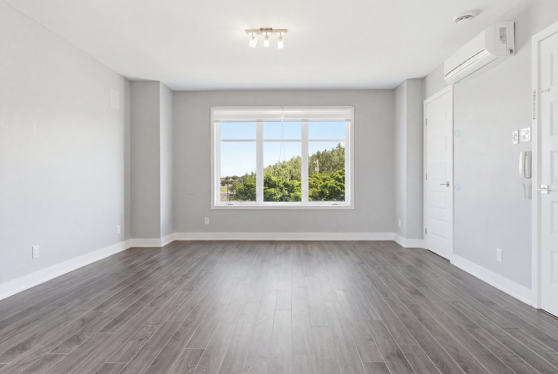 









7555


Boul. Cousineau

,
Longueuil (Saint-Hubert),




QC
J3Y0G4

