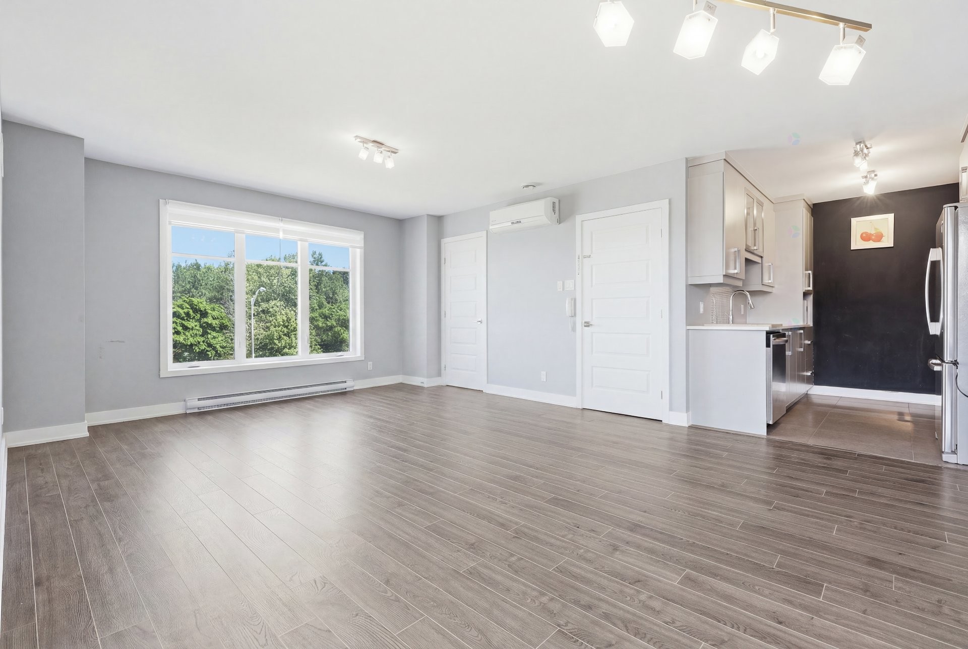 









7555


Boul. Cousineau

,
Longueuil (Saint-Hubert),




QC
J3Y0G4

