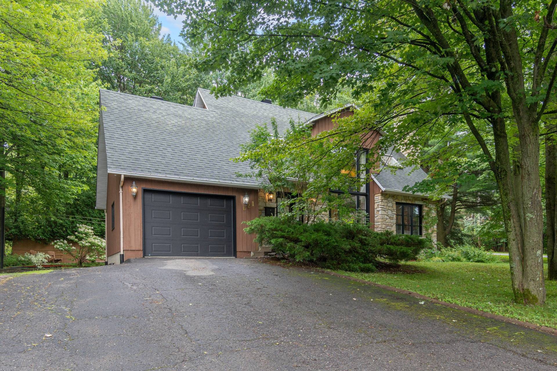 









621


Rue des Hirondelles

,
Granby,




QC
J2H1V1

