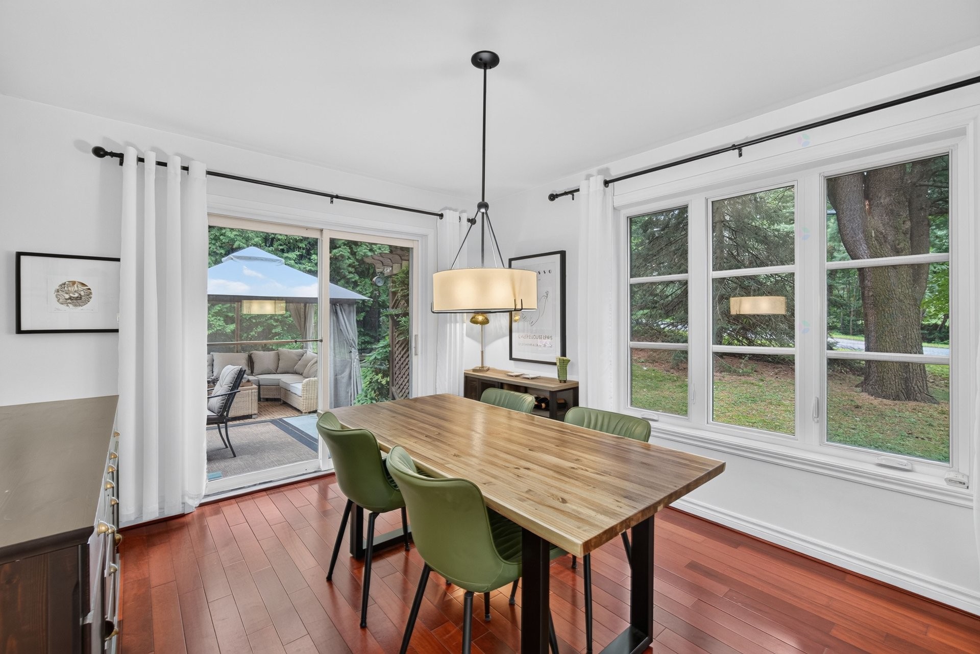 









621


Rue des Hirondelles

,
Granby,




QC
J2H1V1

