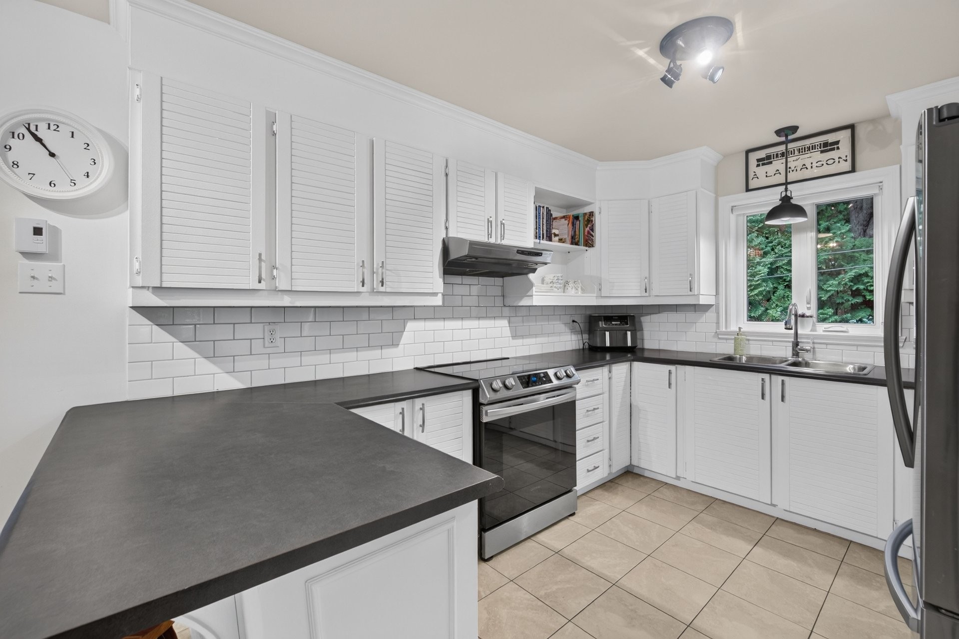 









621


Rue des Hirondelles

,
Granby,




QC
J2H1V1

