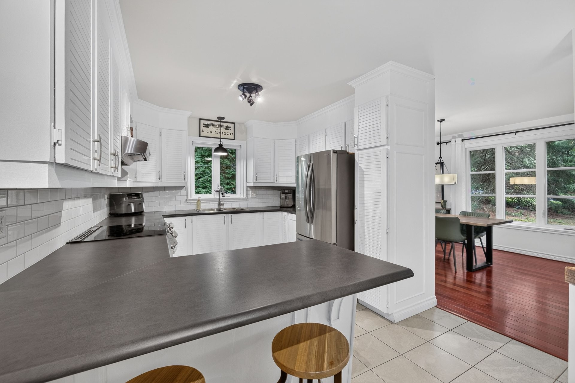 









621


Rue des Hirondelles

,
Granby,




QC
J2H1V1

