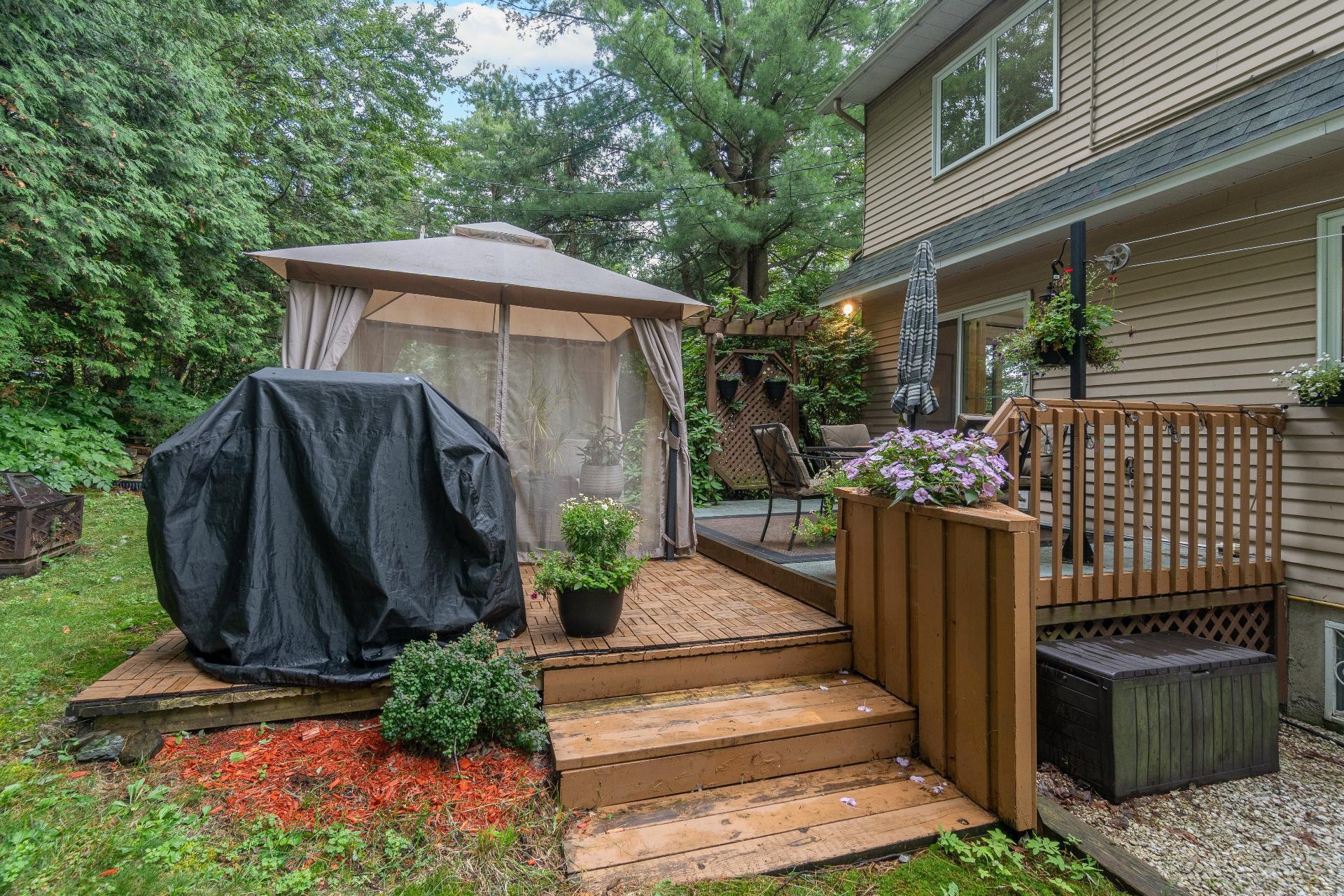 









621


Rue des Hirondelles

,
Granby,




QC
J2H1V1

