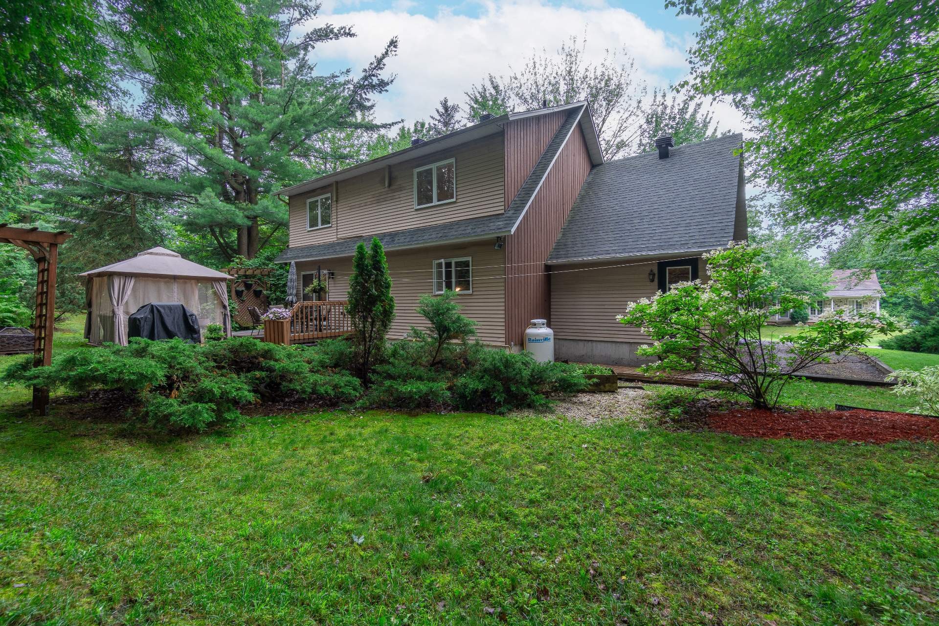 









621


Rue des Hirondelles

,
Granby,




QC
J2H1V1


