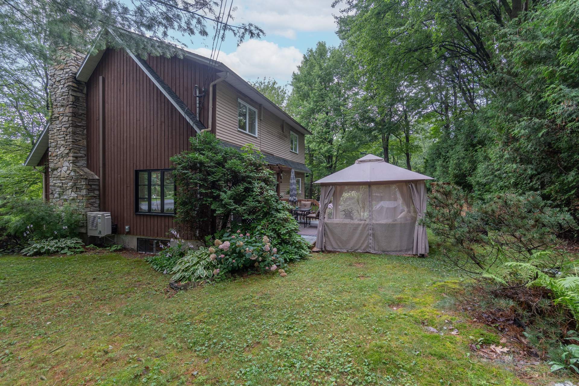 









621


Rue des Hirondelles

,
Granby,




QC
J2H1V1

