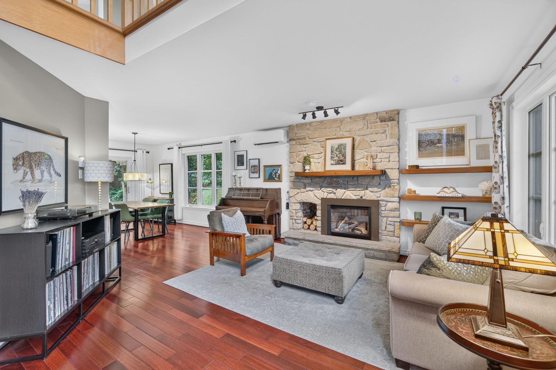 









621


Rue des Hirondelles

,
Granby,




QC
J2H1V1

