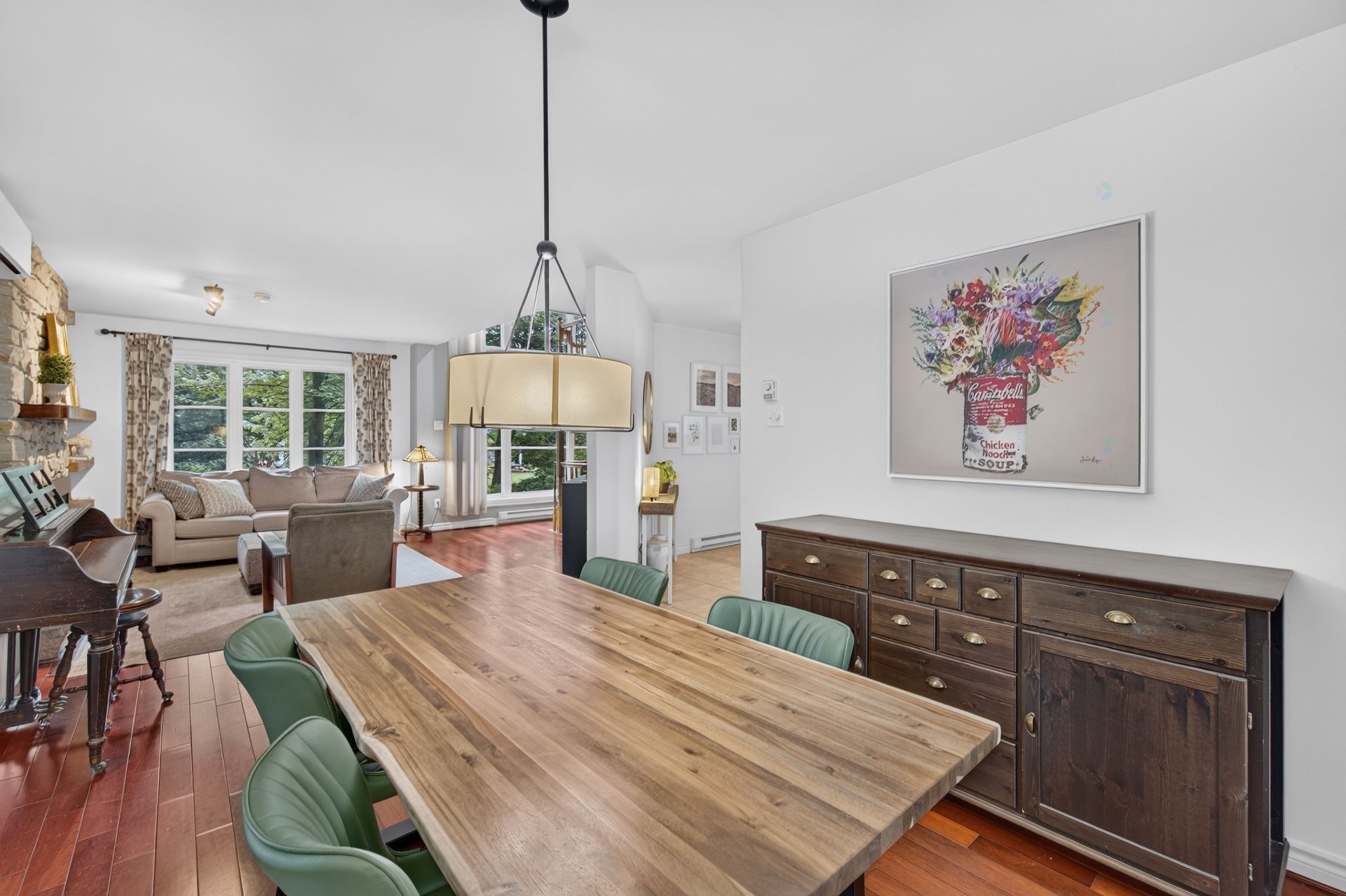 









621


Rue des Hirondelles

,
Granby,




QC
J2H1V1

