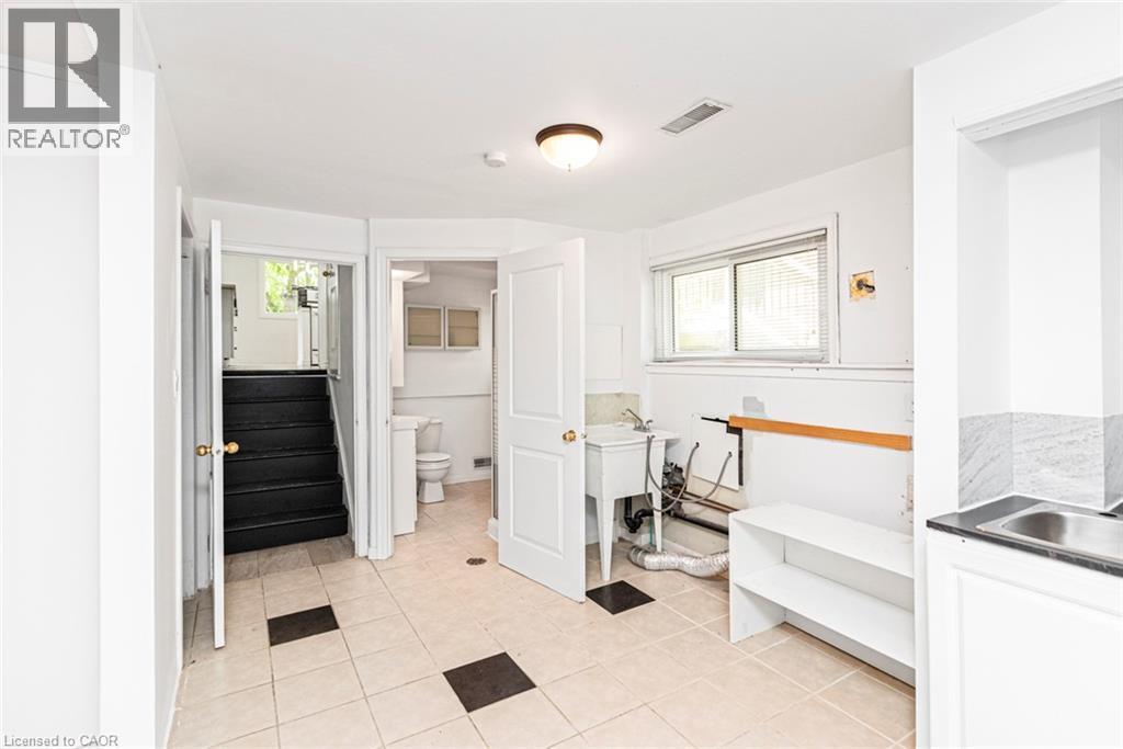 












100 MOUNTAIN Avenue N

,
Hamilton,




Ontario
L8G3P7

