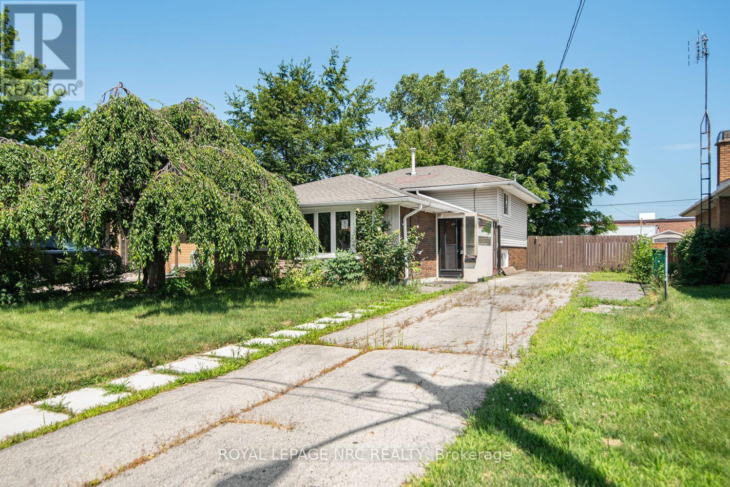 












100 MOUNTAIN AVENUE N

,
Hamilton (Stoney Creek),




Ontario
L8G3P7

