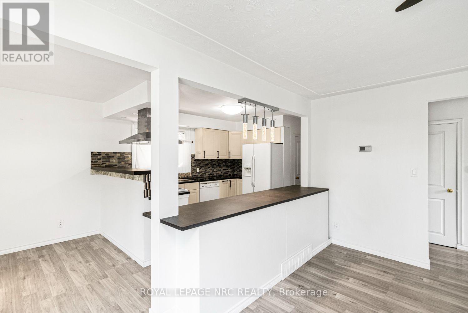 












100 MOUNTAIN AVENUE N

,
Hamilton (Stoney Creek),




Ontario
L8G3P7


