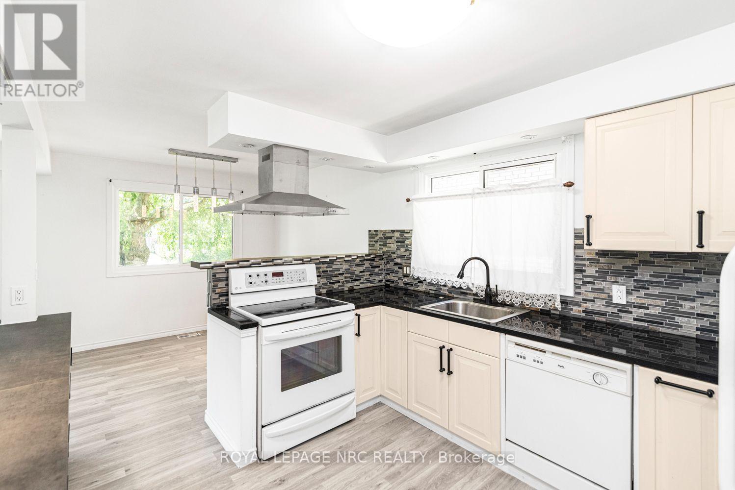 












100 MOUNTAIN AVENUE N

,
Hamilton (Stoney Creek),




Ontario
L8G3P7


